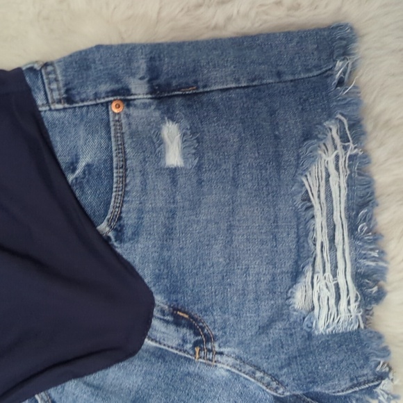 PINKBLUSH Distressed Maternity Denim Shorts ~ NWOT - Picture 7 of 13